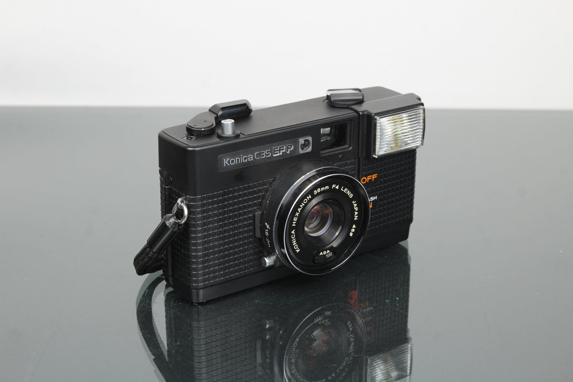 Konica C35 EF P - Dutch|Thrift