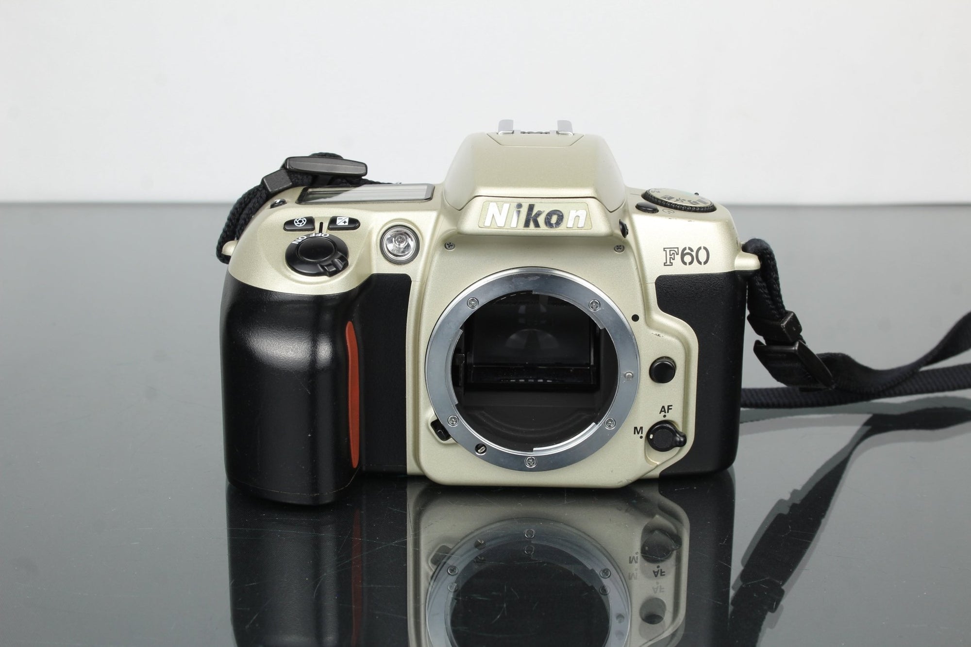 Nikon F60 - Dutch|Thrift