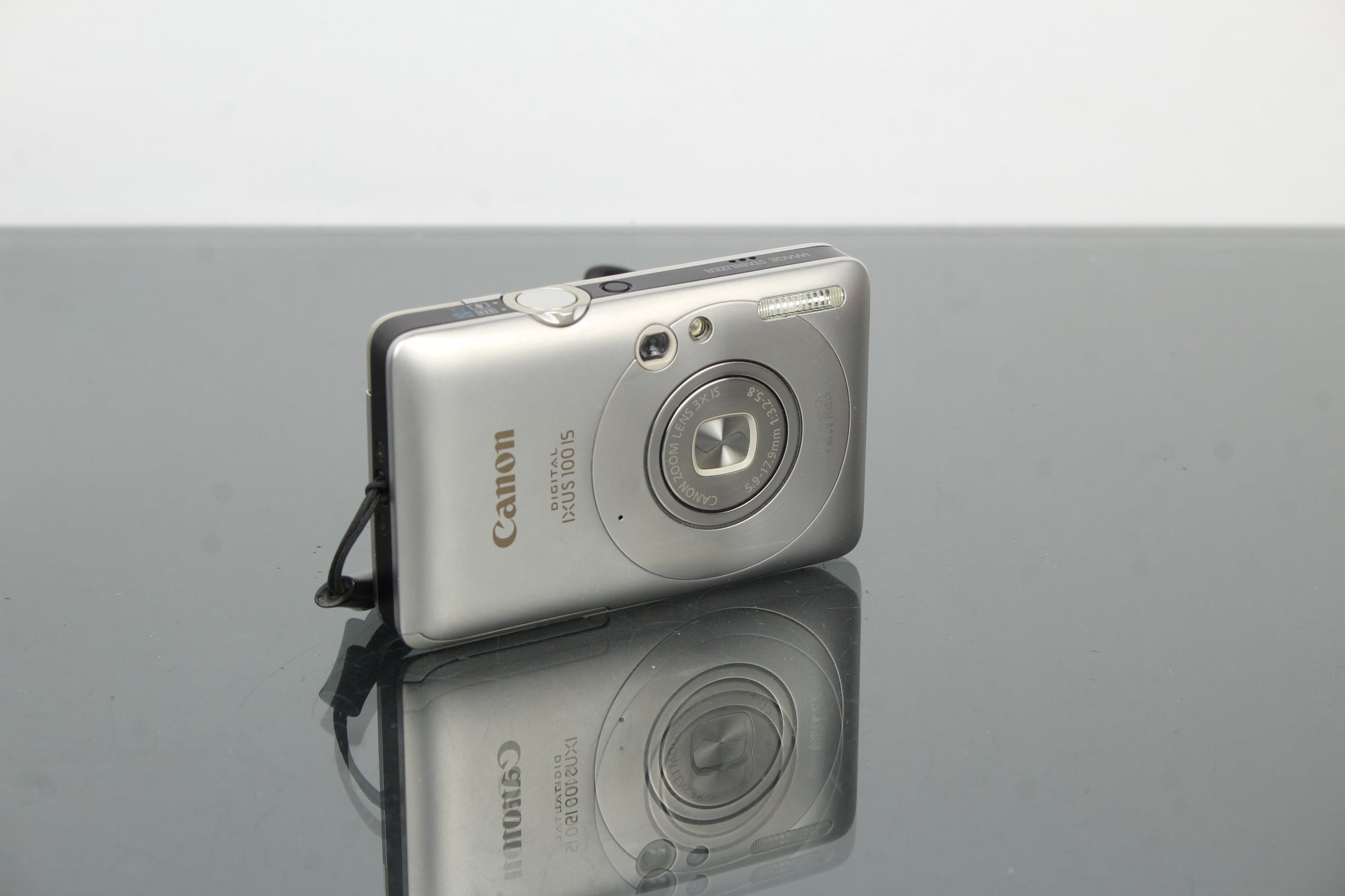Canon IXUS 100 is