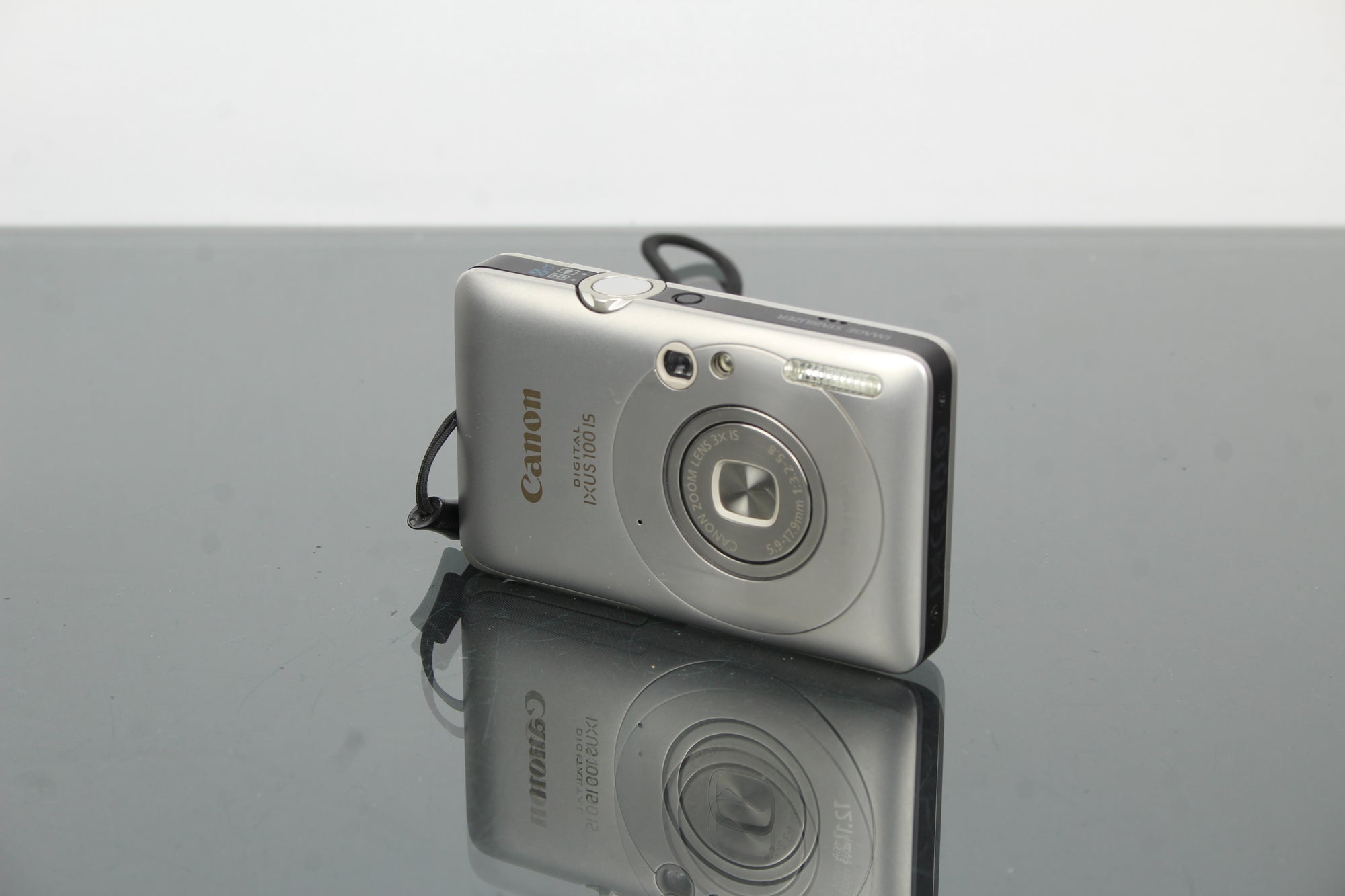 Canon IXUS 100 is