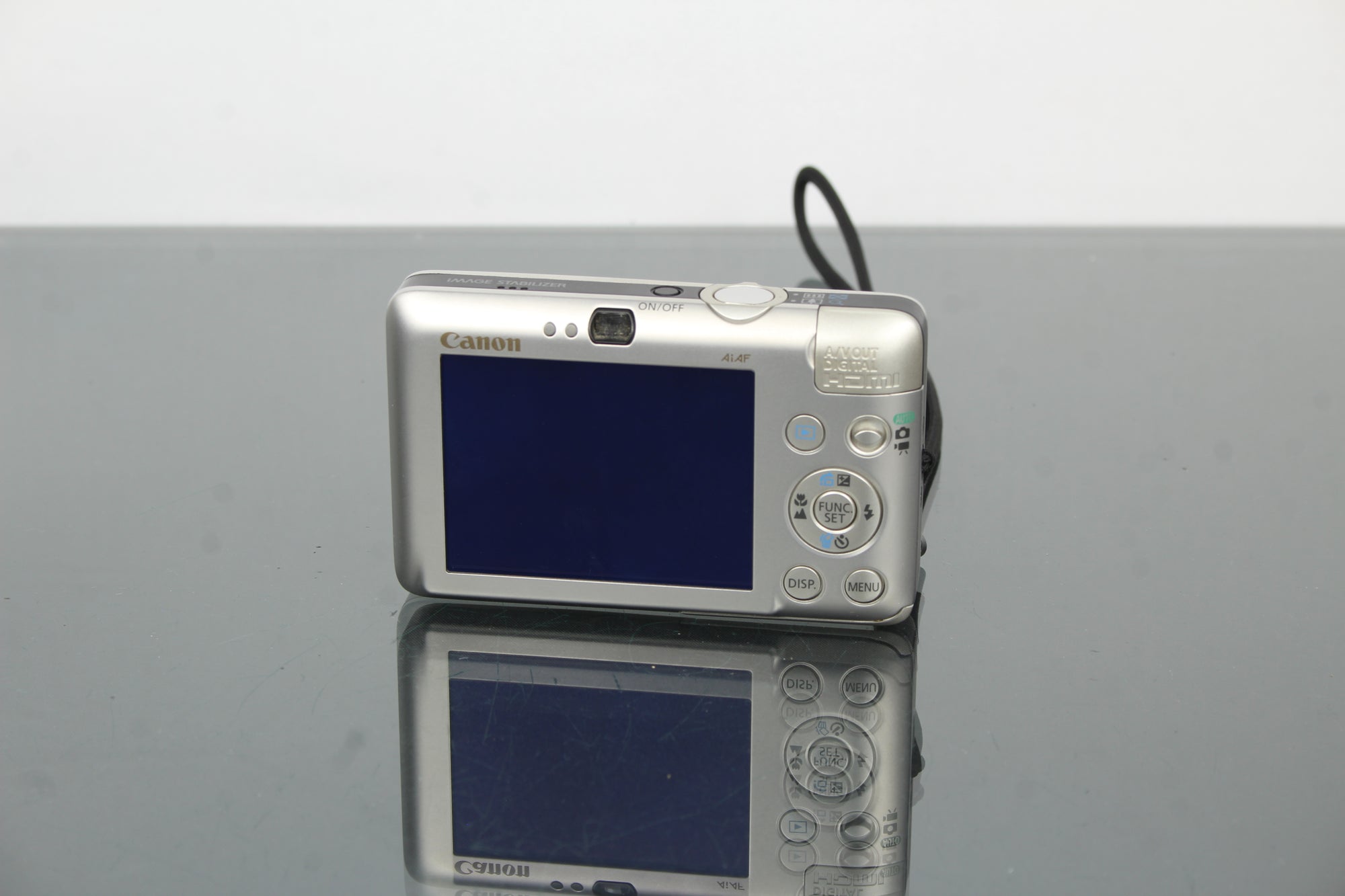 Canon IXUS 100 is
