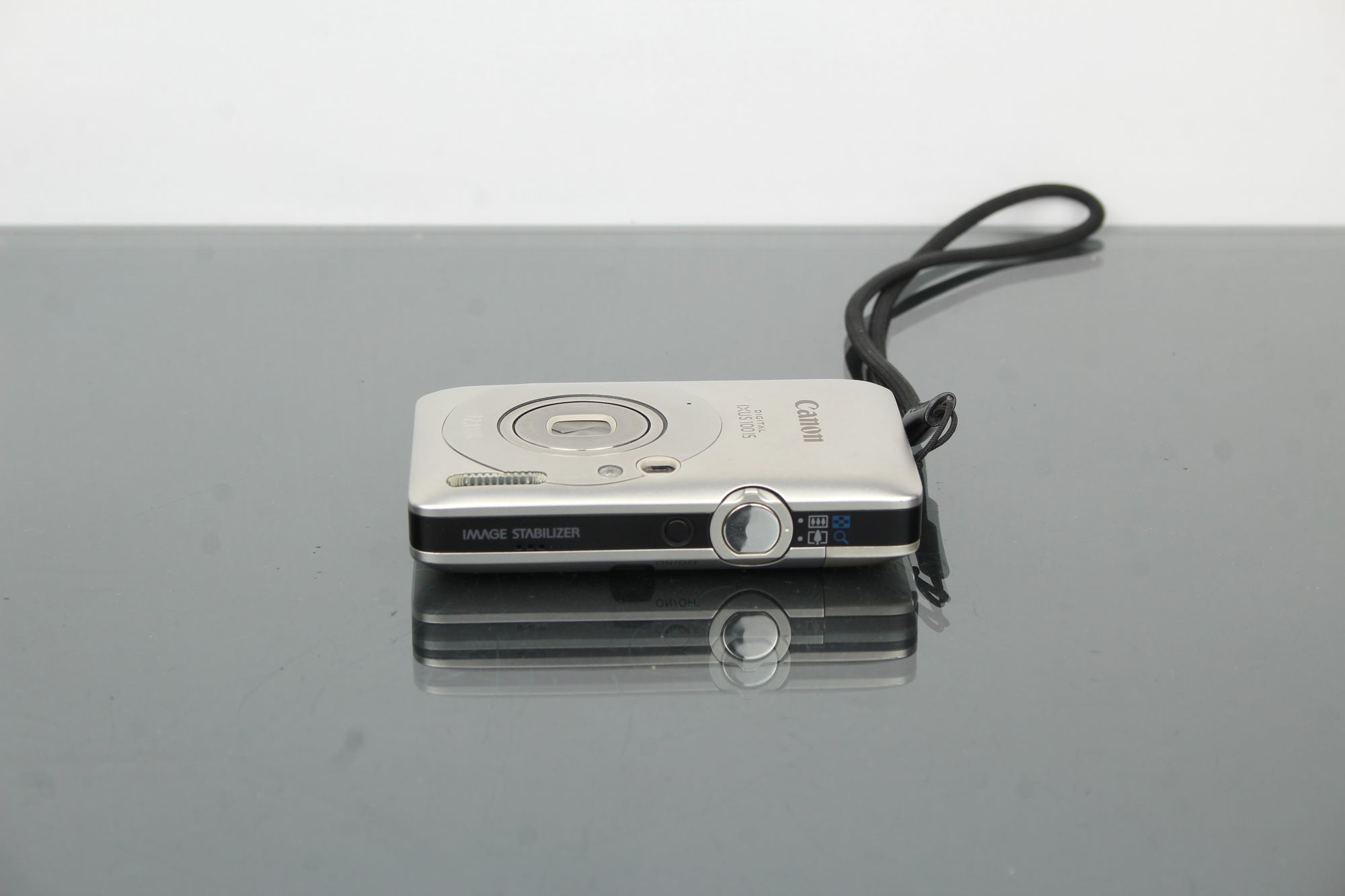 Canon IXUS 100 is
