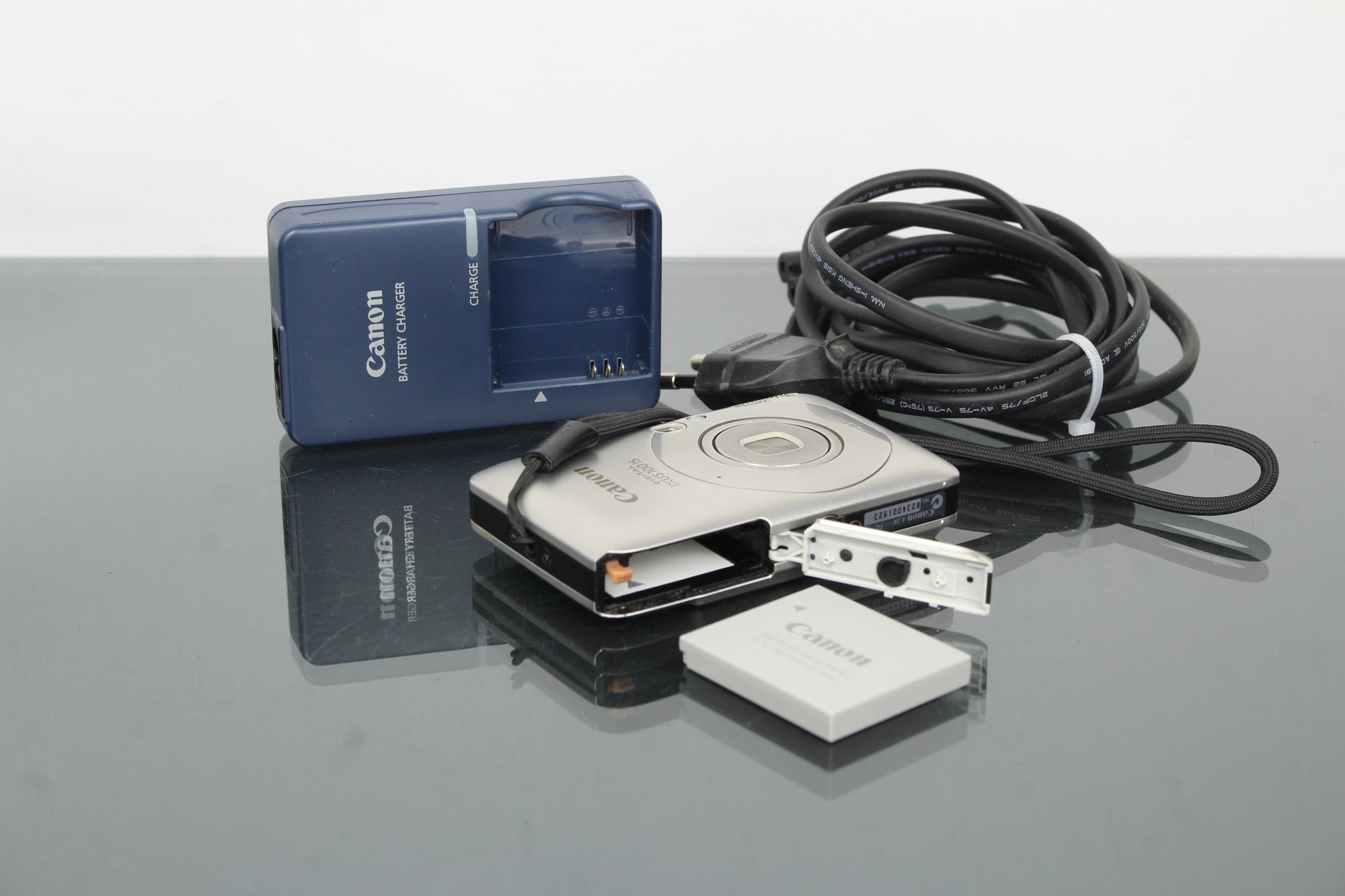 Canon IXUS 100 is