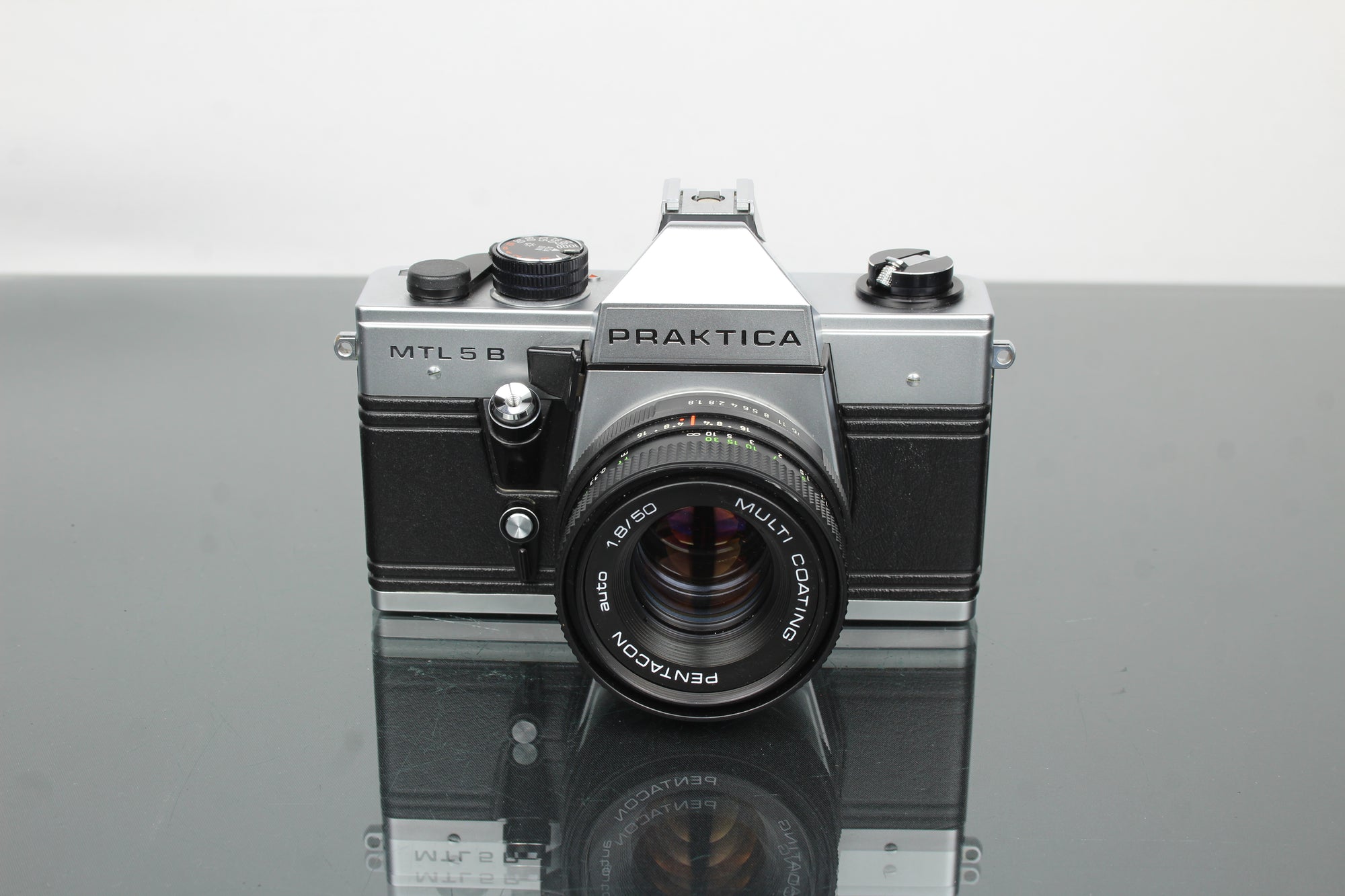 Praktika MLT 5 B + Pentacon auto 1.8/50 Objektiv (M42-Montage)