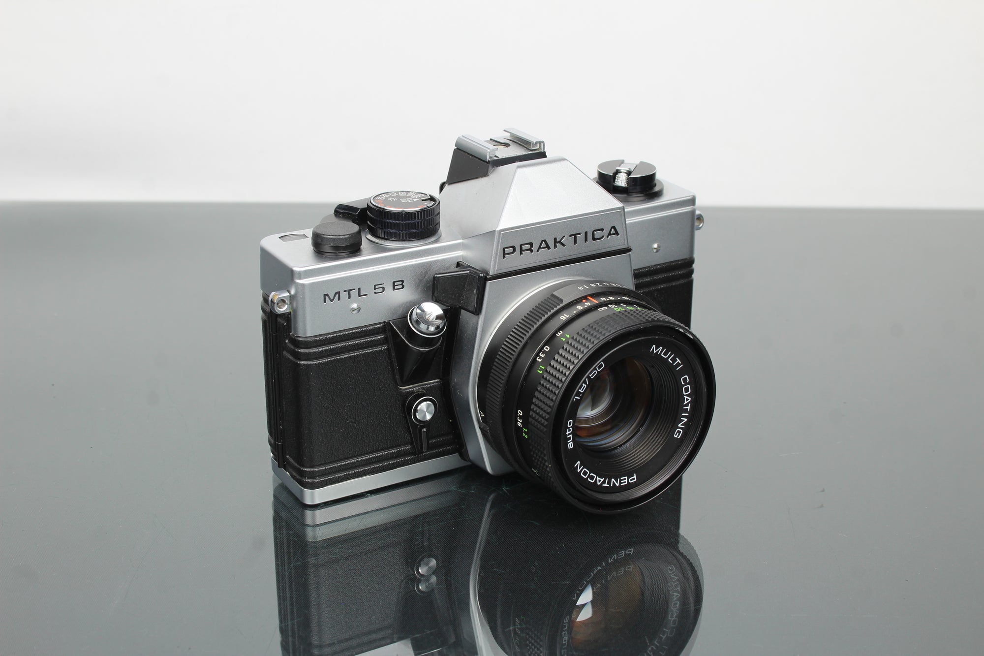 Praktika MLT 5 B + Pentacon auto 1.8/50 Objektiv (M42-Montage)