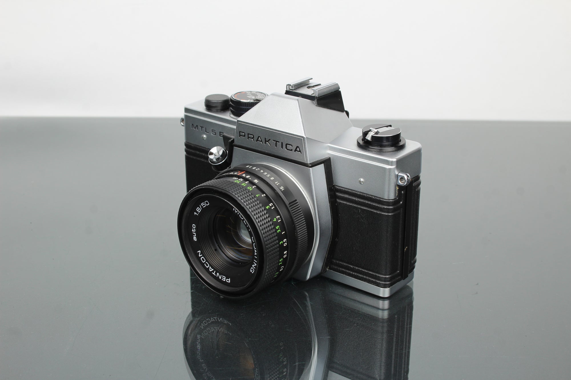 Praktika MLT 5 B + Pentacon auto 1.8/50 Objektiv (M42-Montage)