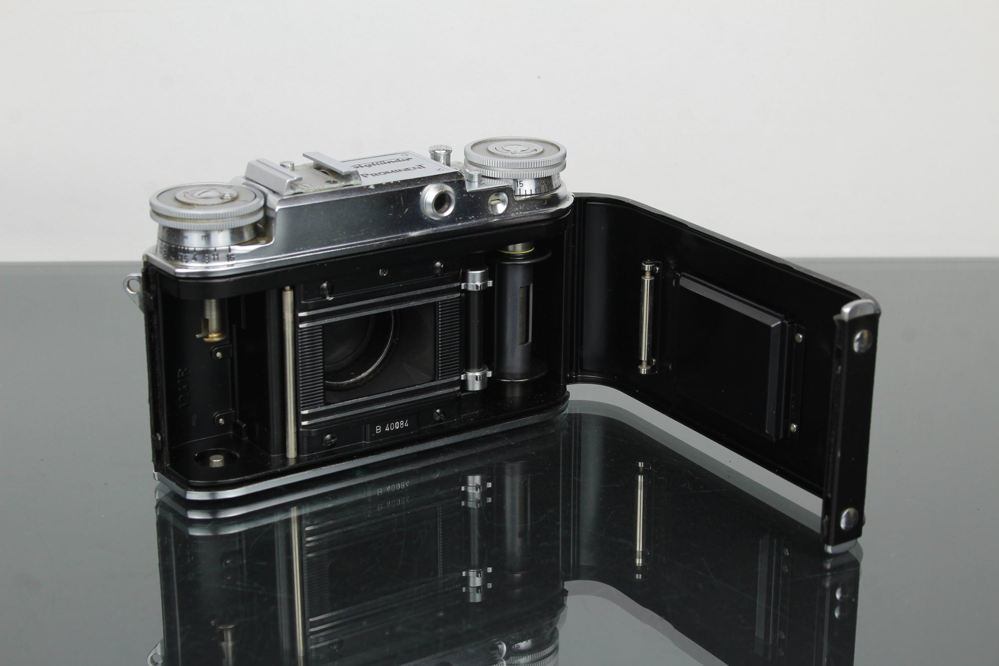 Voigtländer Prominent + 50mm f/1.5 Nokton Objektiv