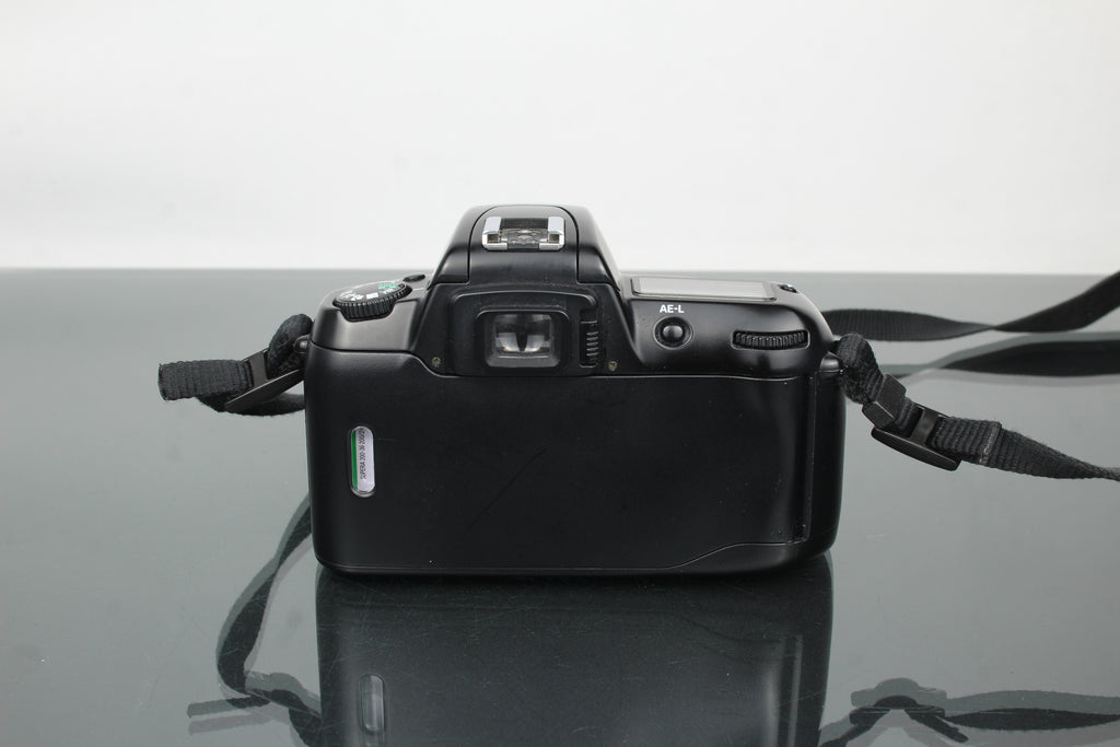 Nikon F60 + AF Nikkor 28-80mm 1:3.5-5.6 D Objektiv