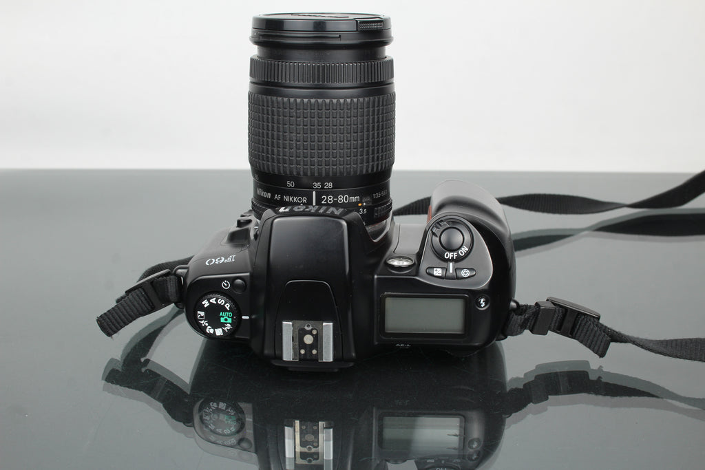 Nikon F60 + AF Nikkor 28-80mm 1:3.5-5.6 D Objektiv