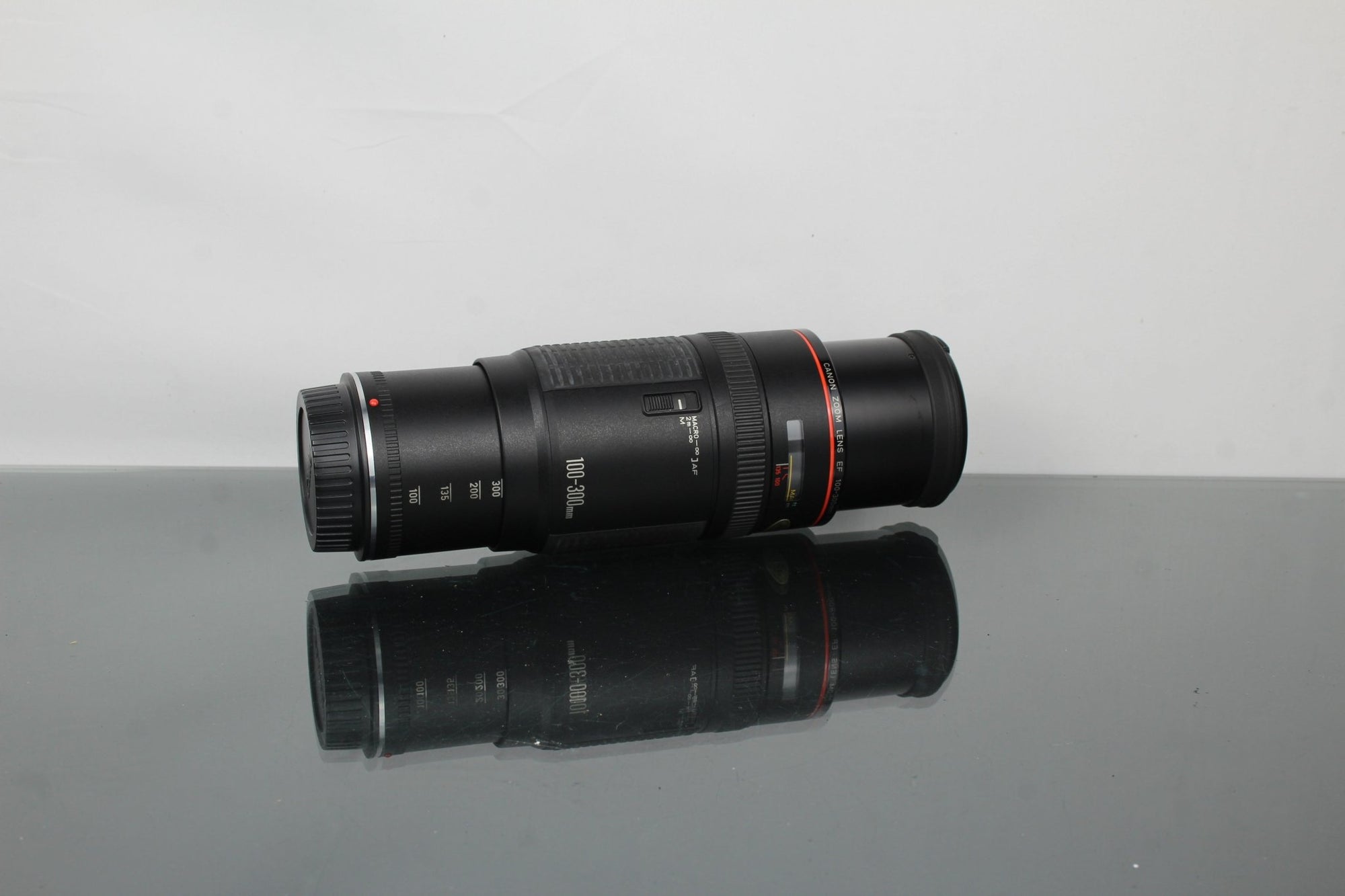 Canon Zoom Lens EF 100 - 300mm 1:5.6 L + EF mount - Dutch|Thrift