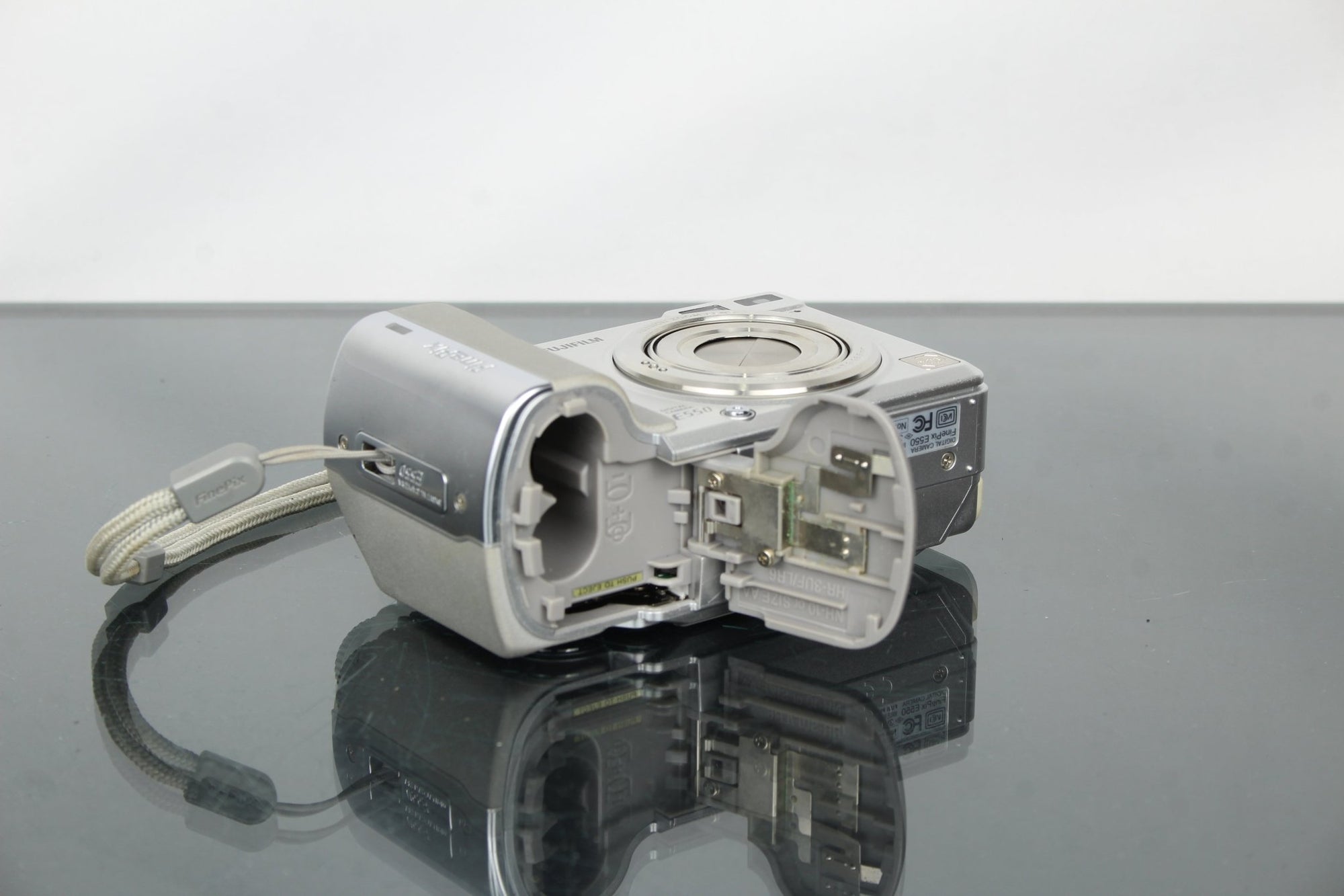 Fujifilm FinePix E550 - Dutch|Thrift