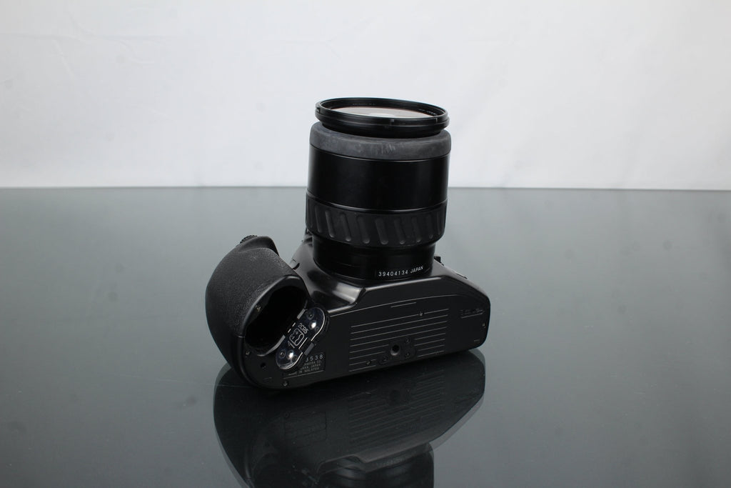 Minolta Dynax 500si + Minolta 28 - 105mm 1:3.5 - 4.5 - Dutch|Thrift