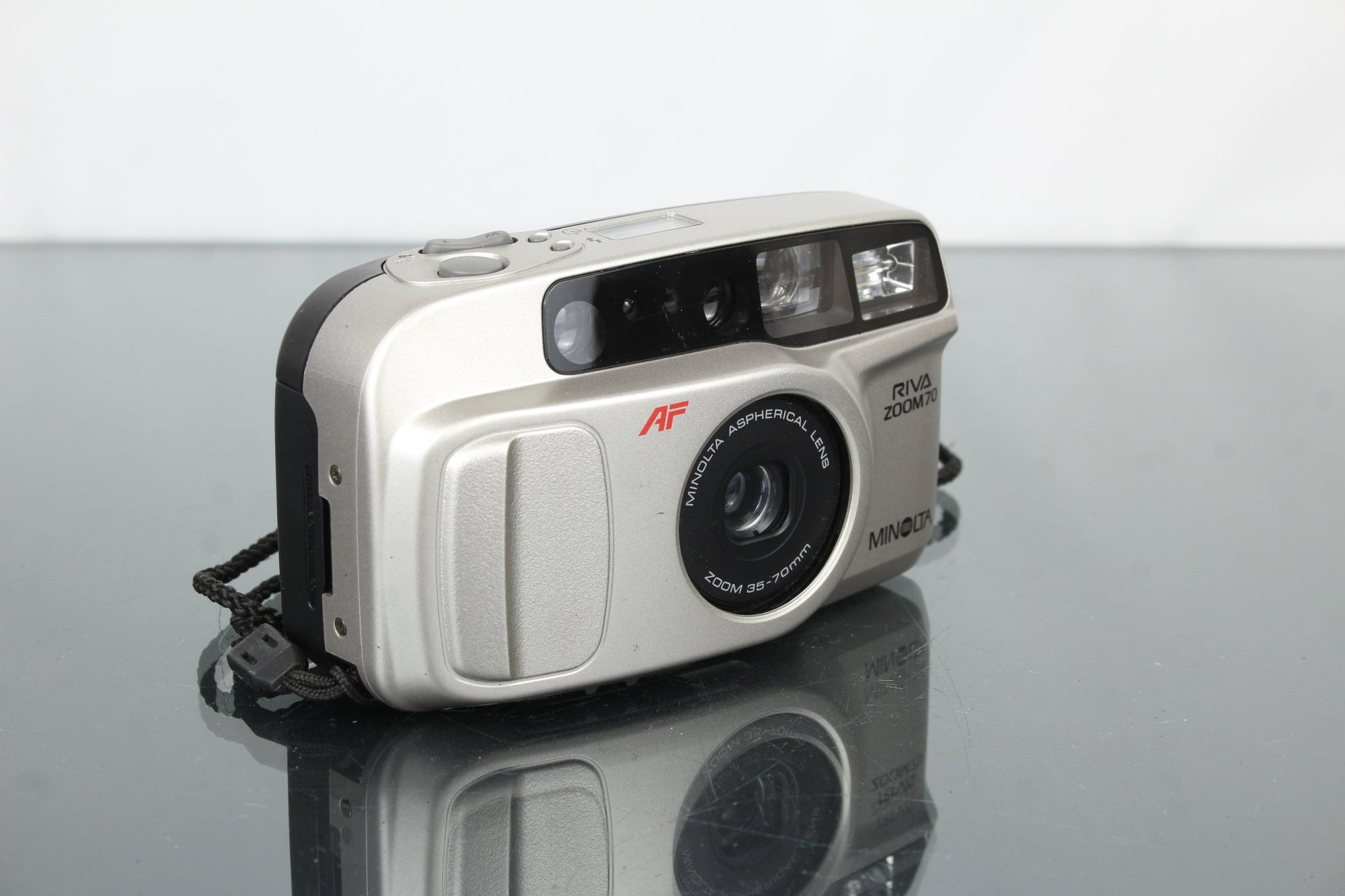 Minolta Riva Zoom 70 - Dutch|Thrift