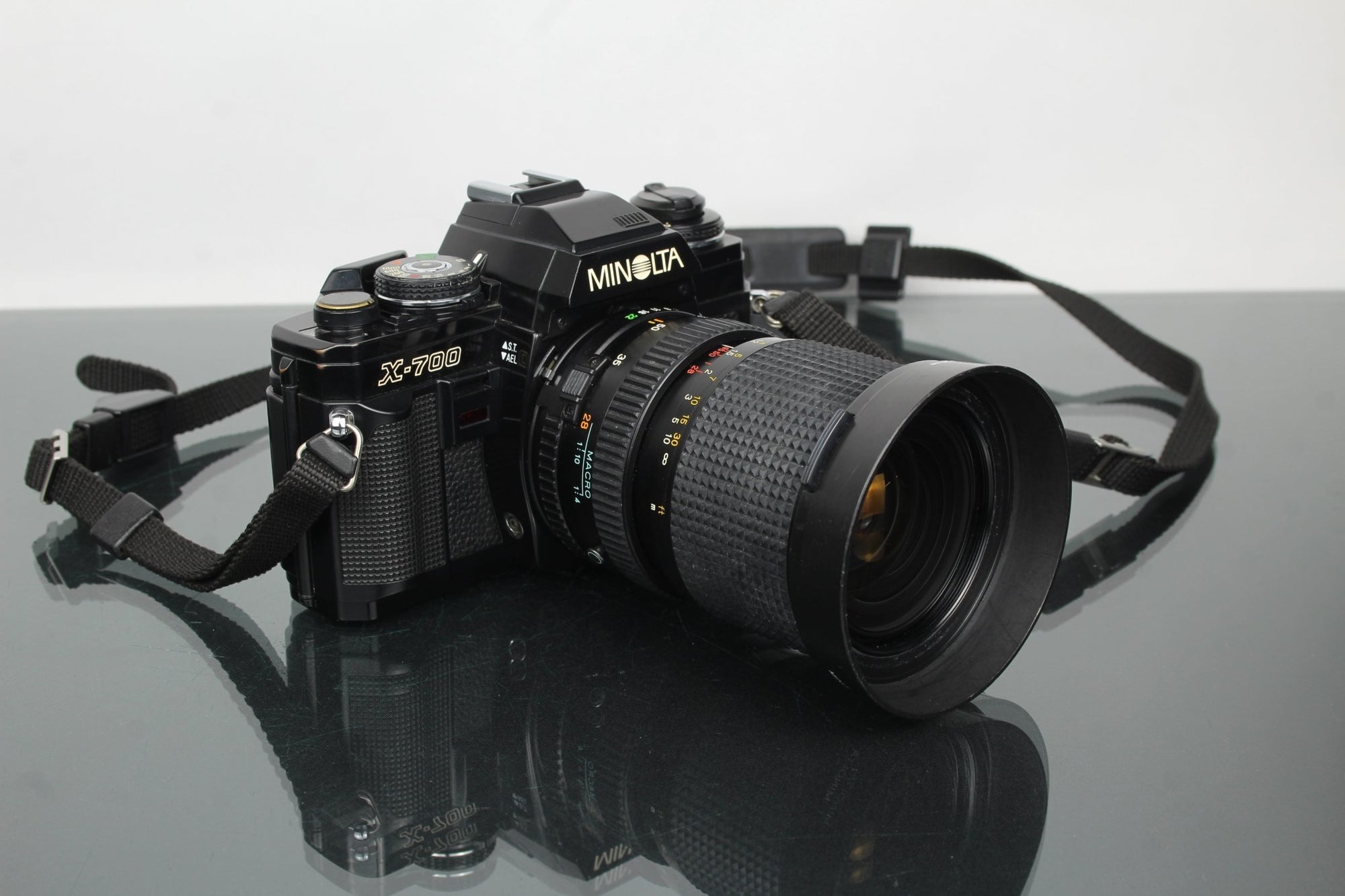 Minolta X - 700 + MD 28 - 85mm f/3.5 - 4.5 Minolta lens - Dutch|Thrift