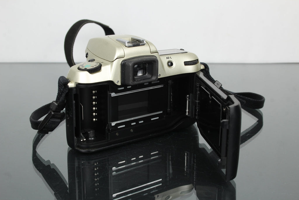 Nikon F60 - Dutch|Thrift