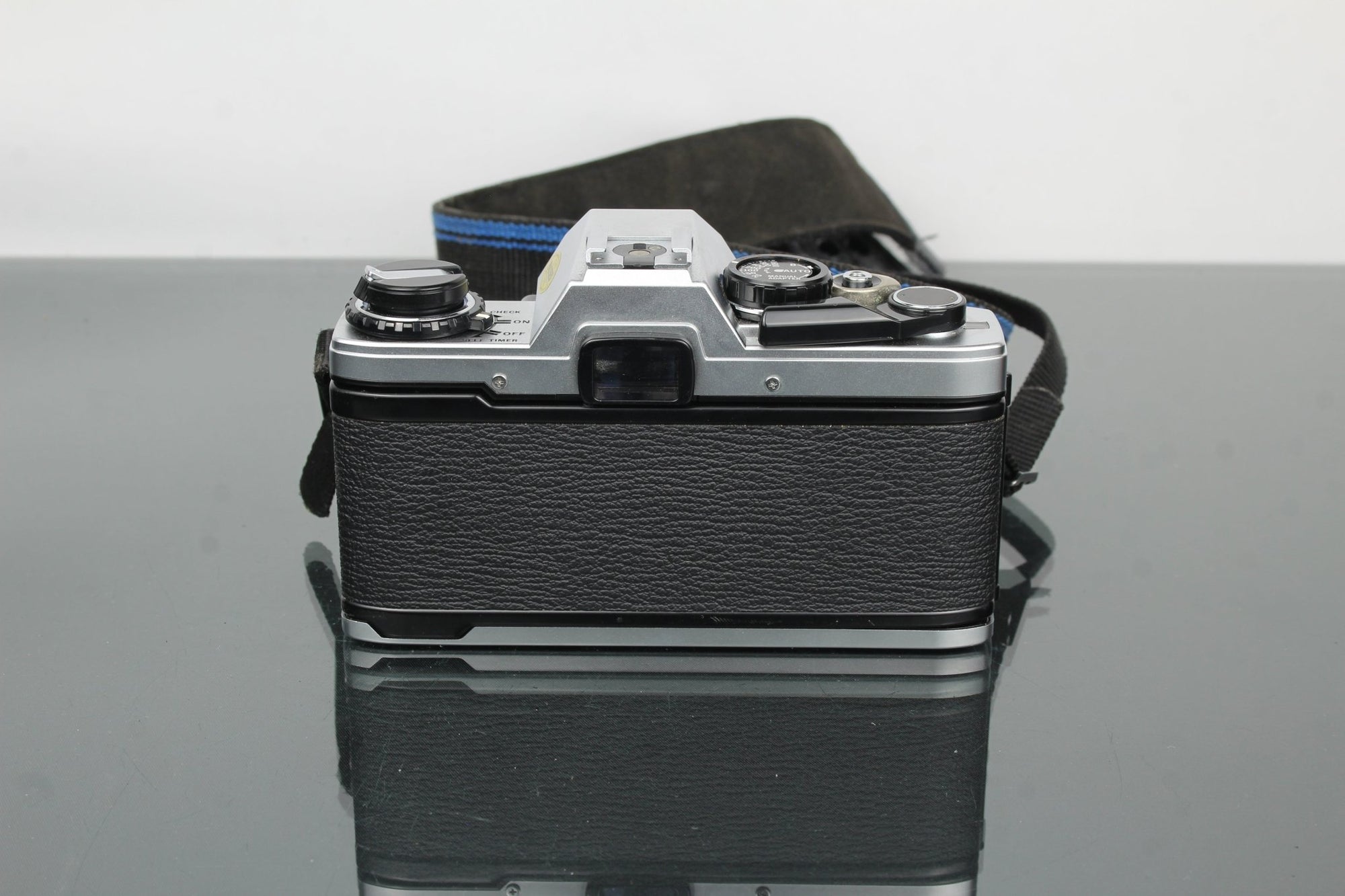 Olympus OM 10 + 50mm 1:1.8 Olympus lens - Dutch|Thrift