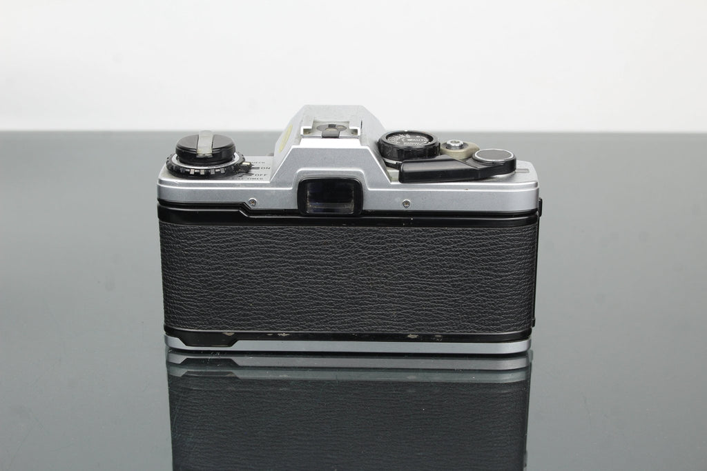 Olympus OM10 + Olympus 1:1.8 50mm lens - Dutch|Thrift