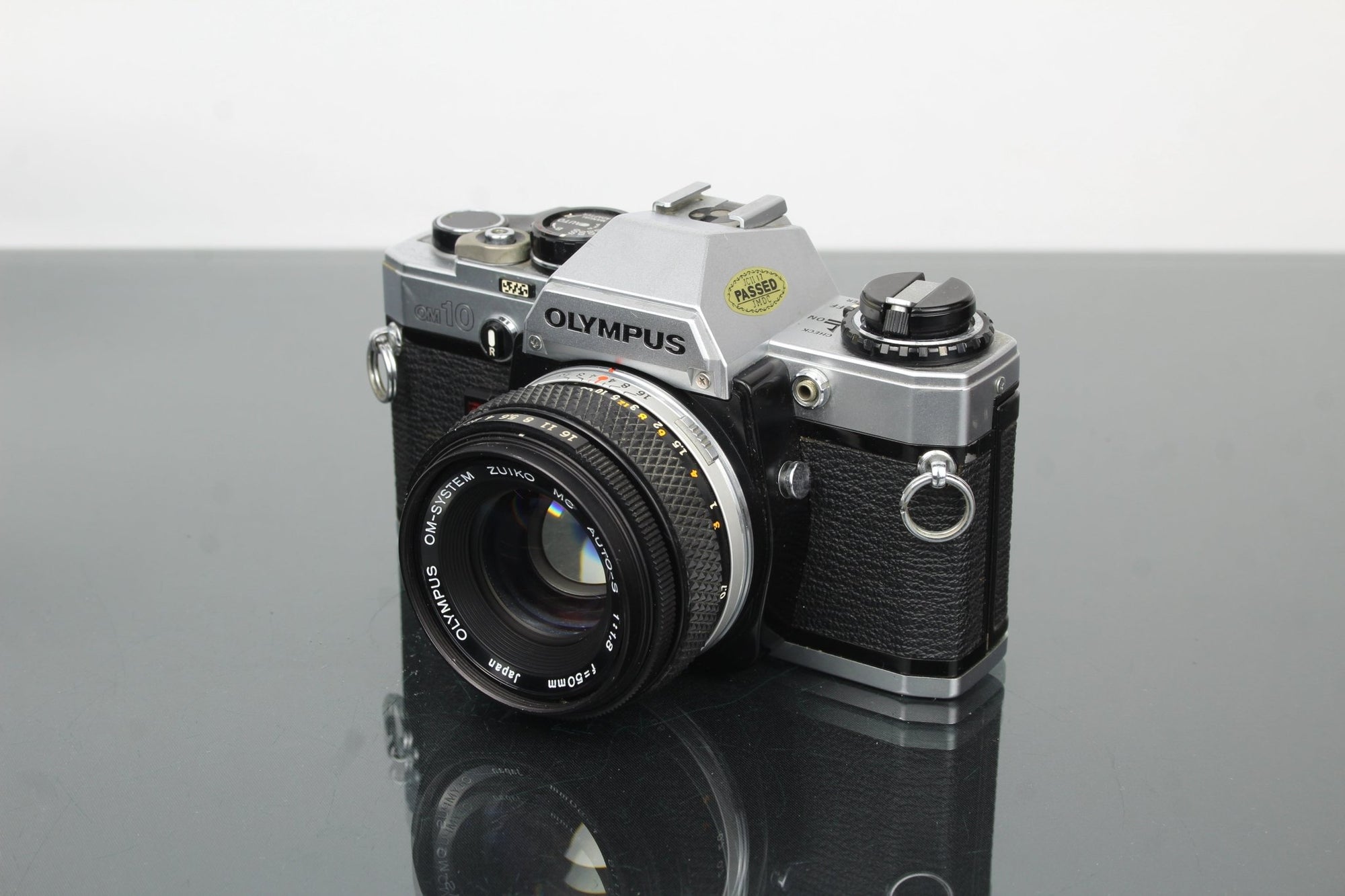 Olympus OM10 + Olympus 1:1.8 50mm lens - Dutch|Thrift