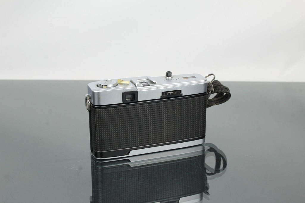 Olympus Trip 35 - Dutch|Thrift