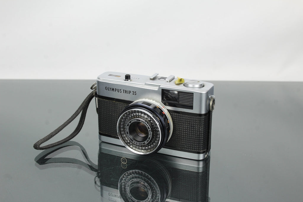 Olympus Trip 35 - Dutch|Thrift