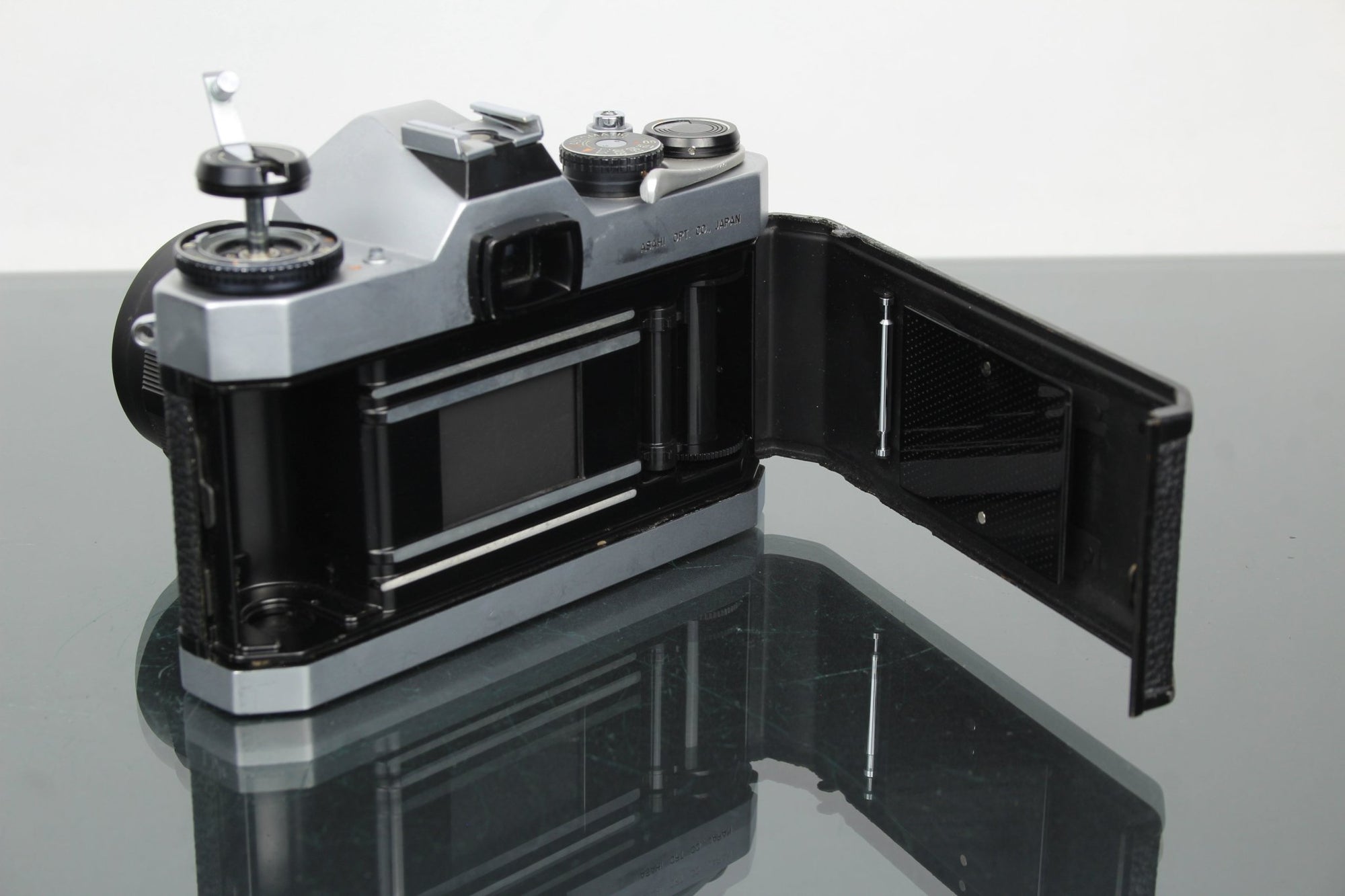 Pentax ES II + Super Takumar 55mm f/1.8 M42 lens - Dutch|Thrift