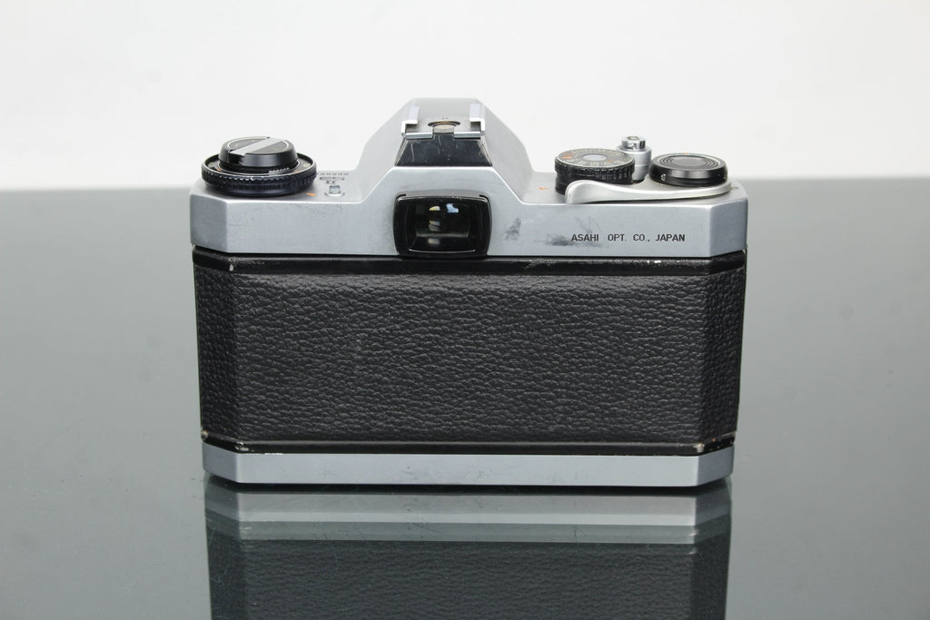 Pentax ES II + Super Takumar 55mm f/1.8 M42 lens - Dutch|Thrift