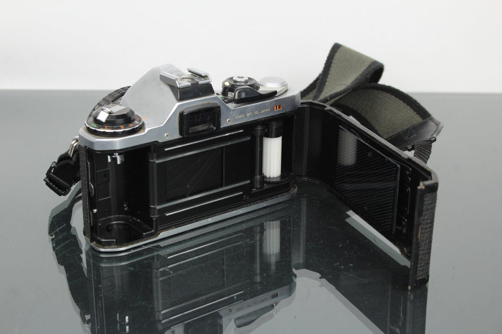 Pentax ME + Pentax - M 50mm 1.7 lens - Dutch|Thrift
