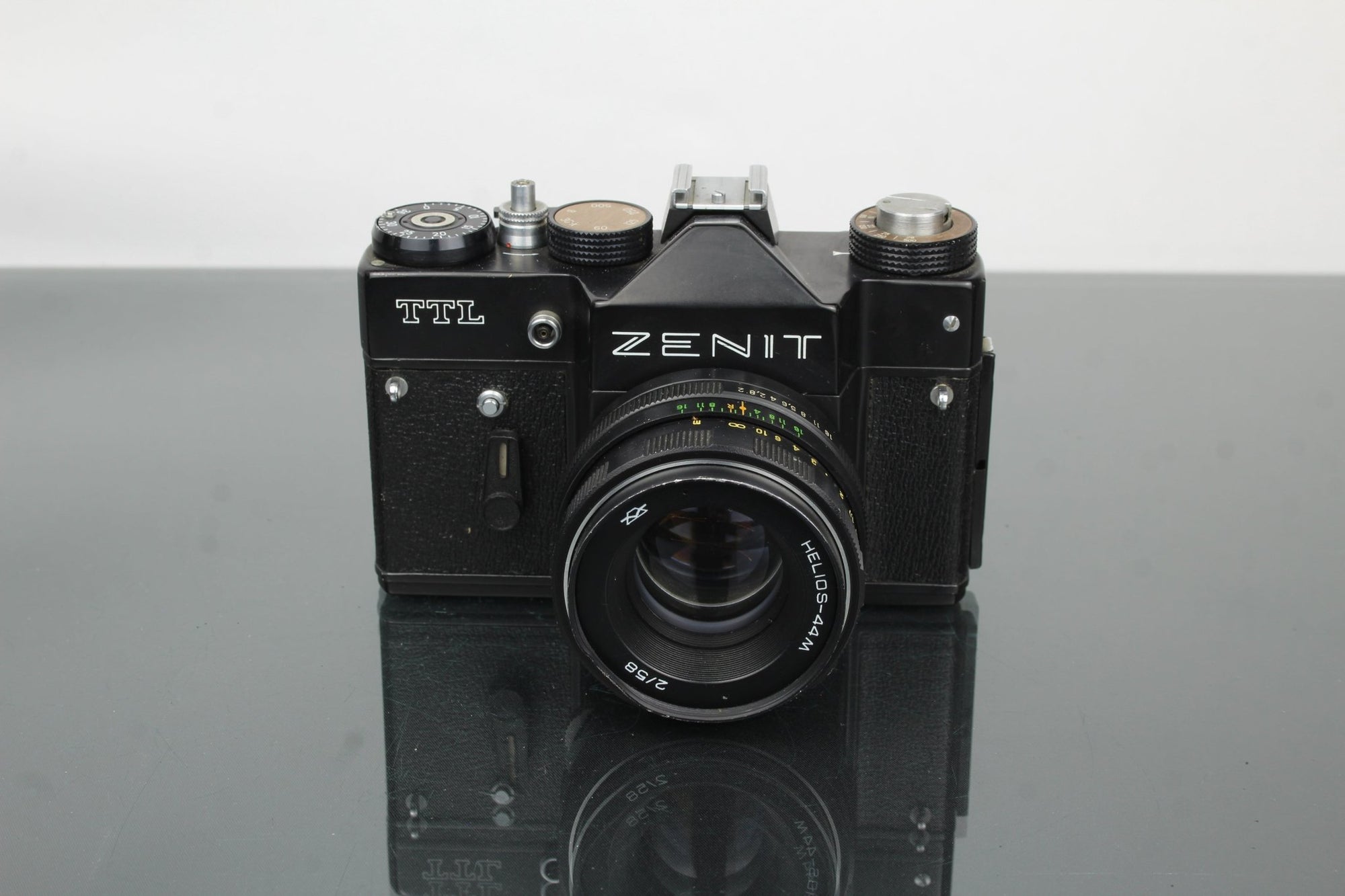 Zenit TTL + Helios 44M 2/58 - Dutch|Thrift